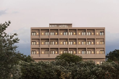 Latest company case about Full Netcom Coverage in a Six-Floor Youth Hostel Apartment